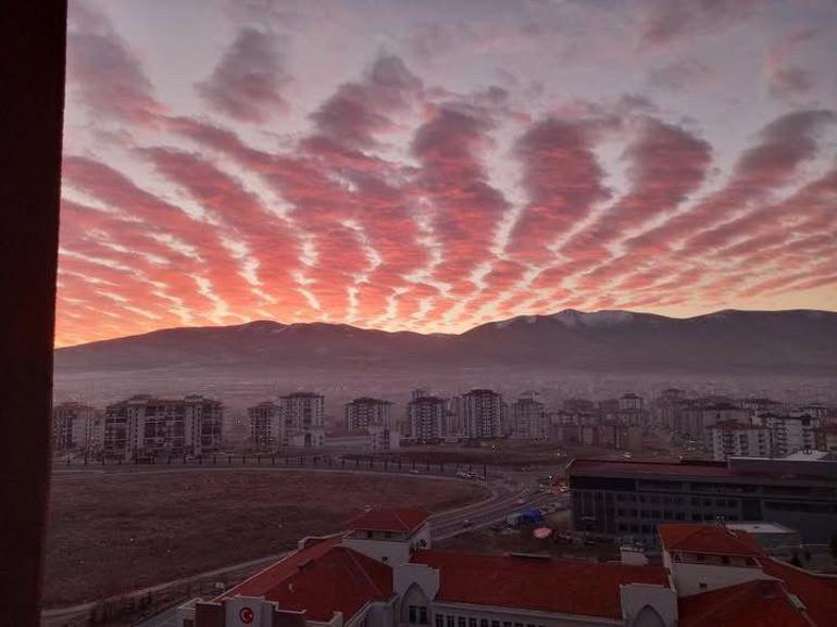 Niğde'de sirrokümülüs bulutları güzel görüntüler oluşturdu