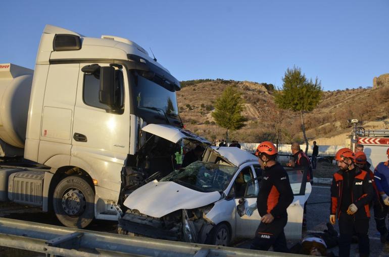 Adıyaman'da akaryakıt tankeri ile otomobil çarpıştı: 3 ölü, 4 yaralı