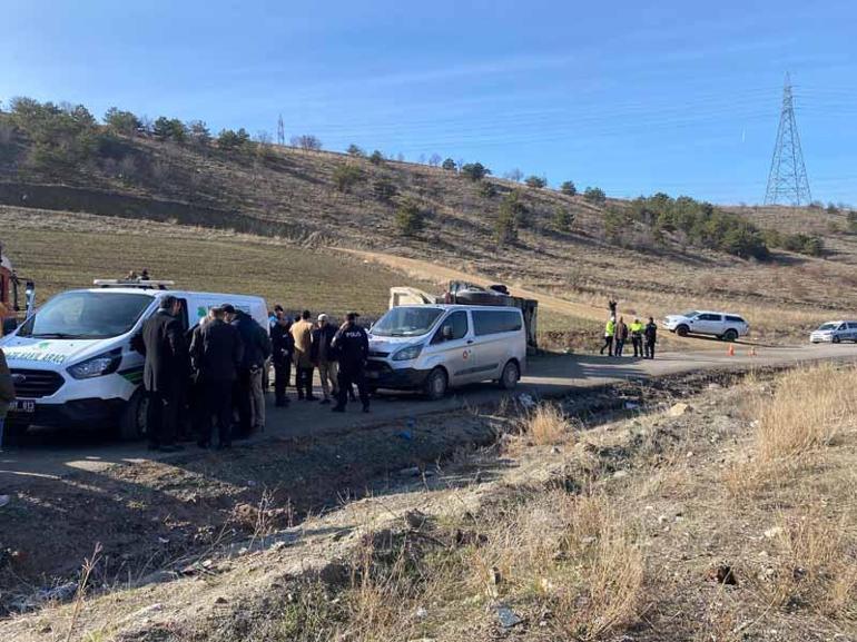 Zift yüklü kamyon, kamyonete çarptı; 3 belediye personeli öldü