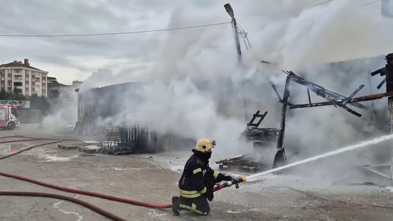 Gebze'de depo alev alev yandı