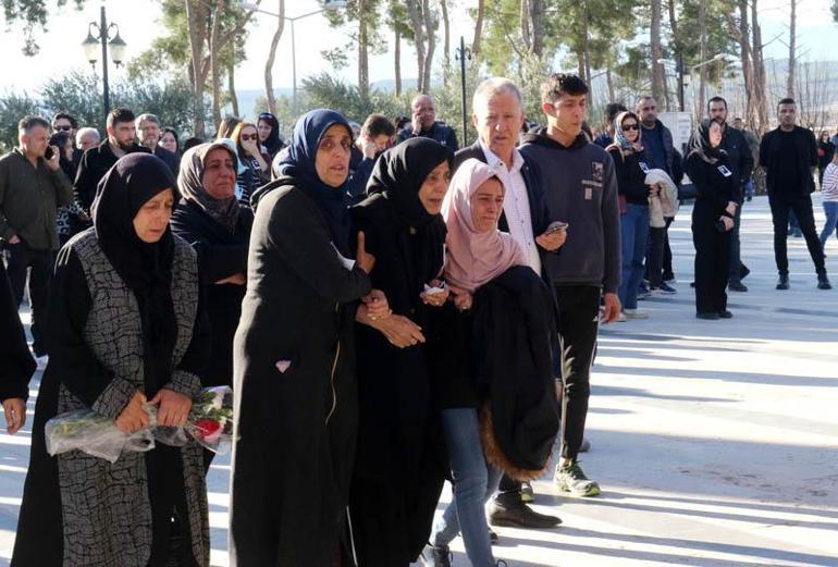 Eski eşinin üzerine benzin döküp ateşe verdiği Pınar, toprağa verildi