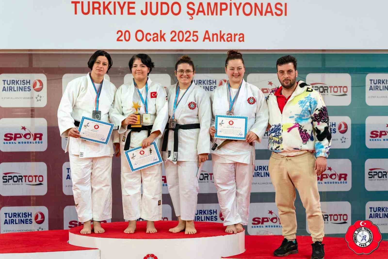 Eskişehirli sporcular judo şampiyonasından madalyalarla döndü