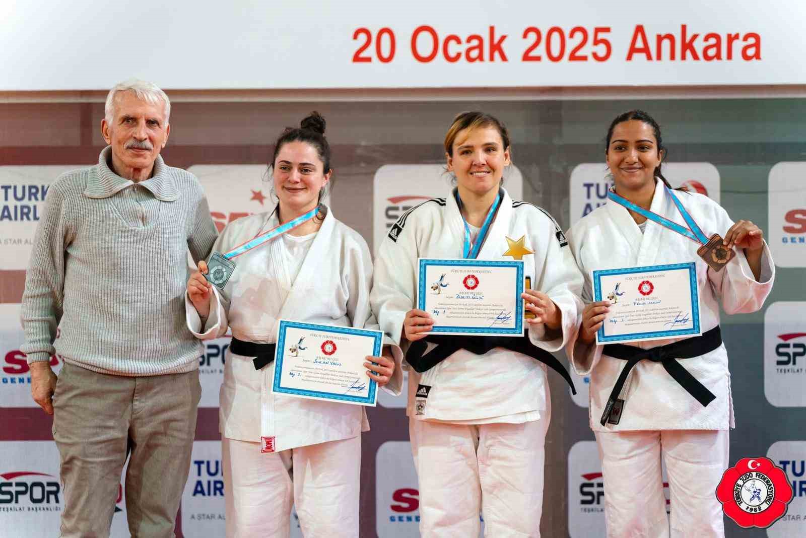 Eskişehirli sporcular judo şampiyonasından madalyalarla döndü