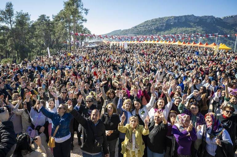 'Nergis Şenliği'ne 20 bin kişi katıldı