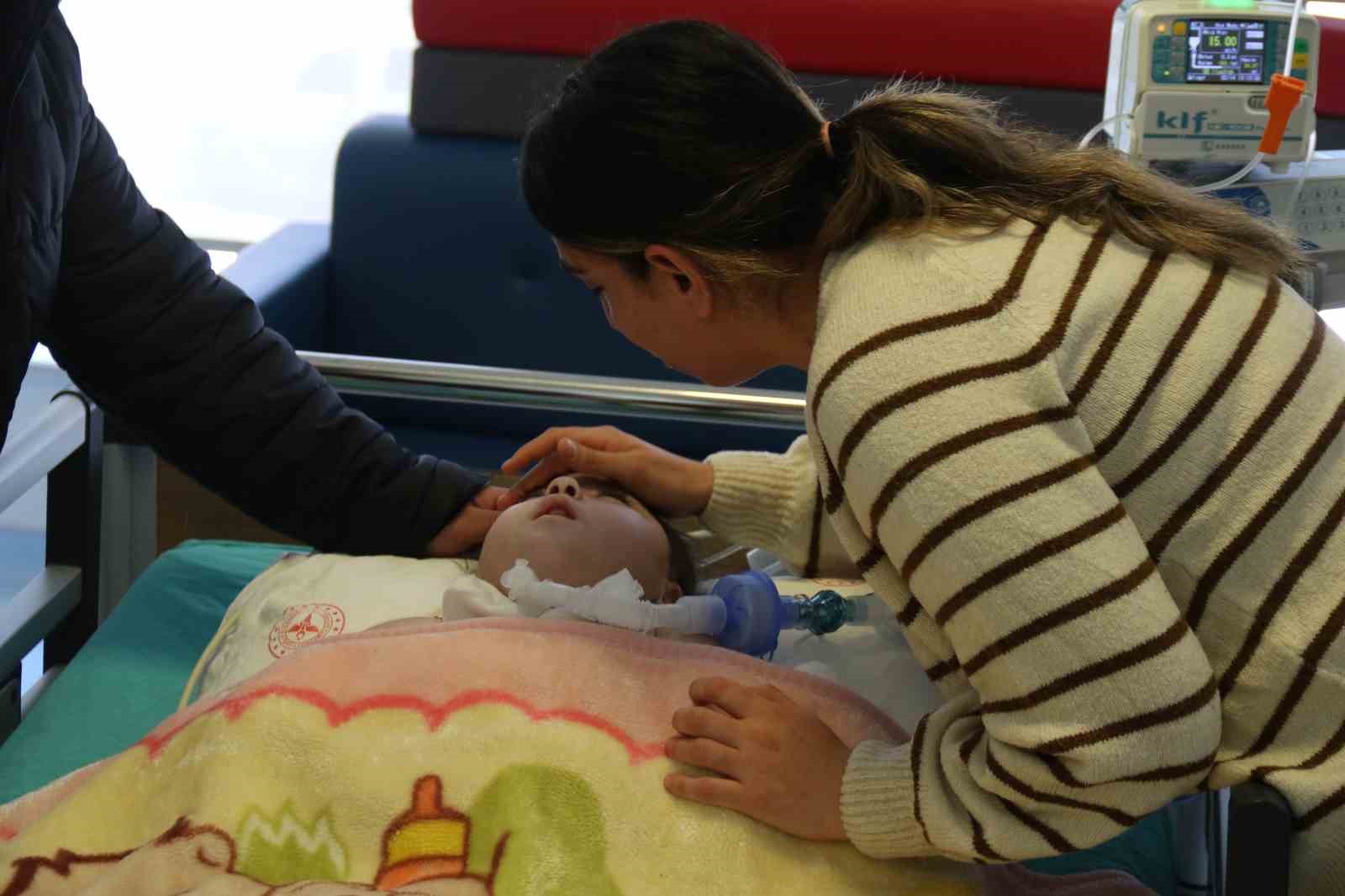 Depremde “öldü” denilen ailenin 2 hafta aradığı Asiye bebek Eskişehir’de tedavi edildi