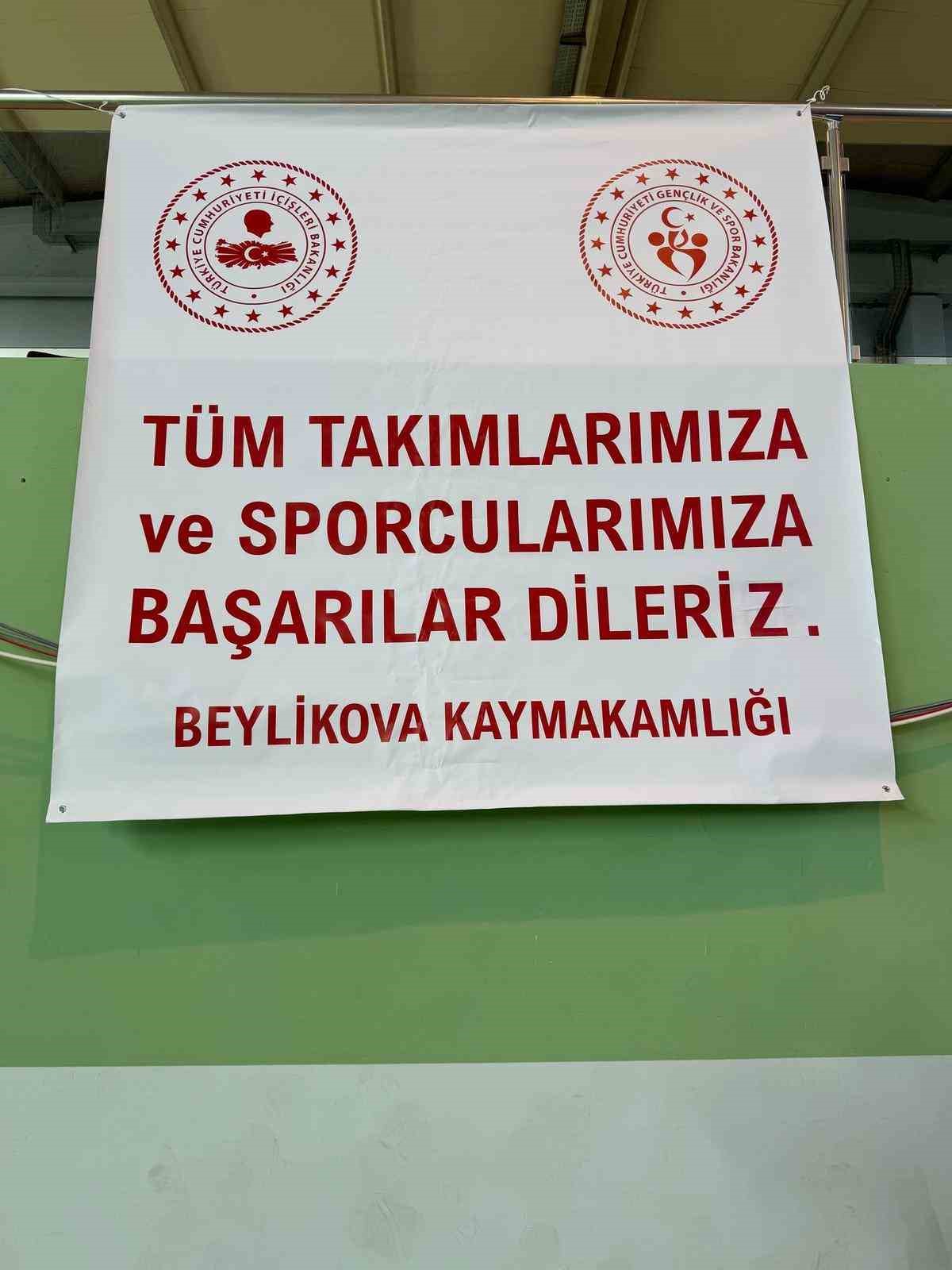 Beylikova Kaymakamlığı Kurumlar Arası Voleybol Turnuvası başladı