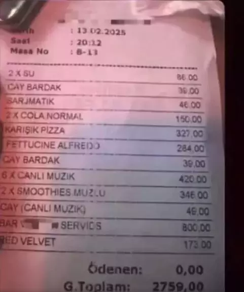 Gelen hesabı gören müşteri, adisyonu yırtıp mekanı terk etti