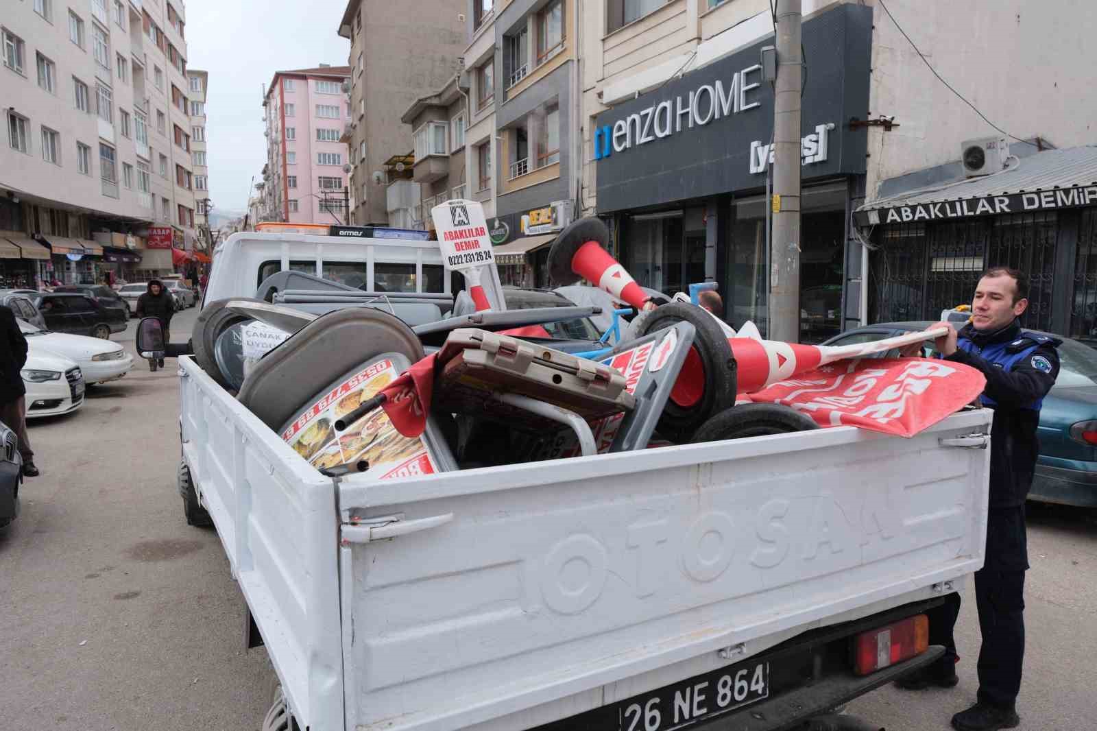 Odunpazarı zabıta ekipleri kaldırım işgallerine geçit vermiyor