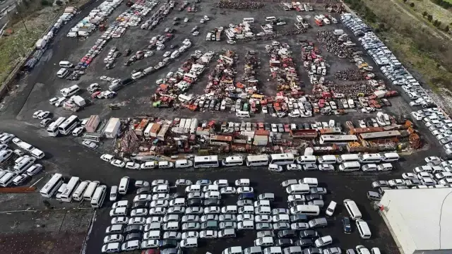 İstanbul'da borçtan icralık araç mezarlığında adeta servet yatıyor