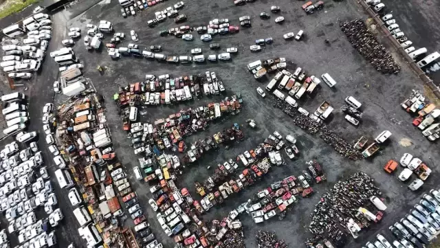 İstanbul'da borçtan icralık araç mezarlığında adeta servet yatıyor