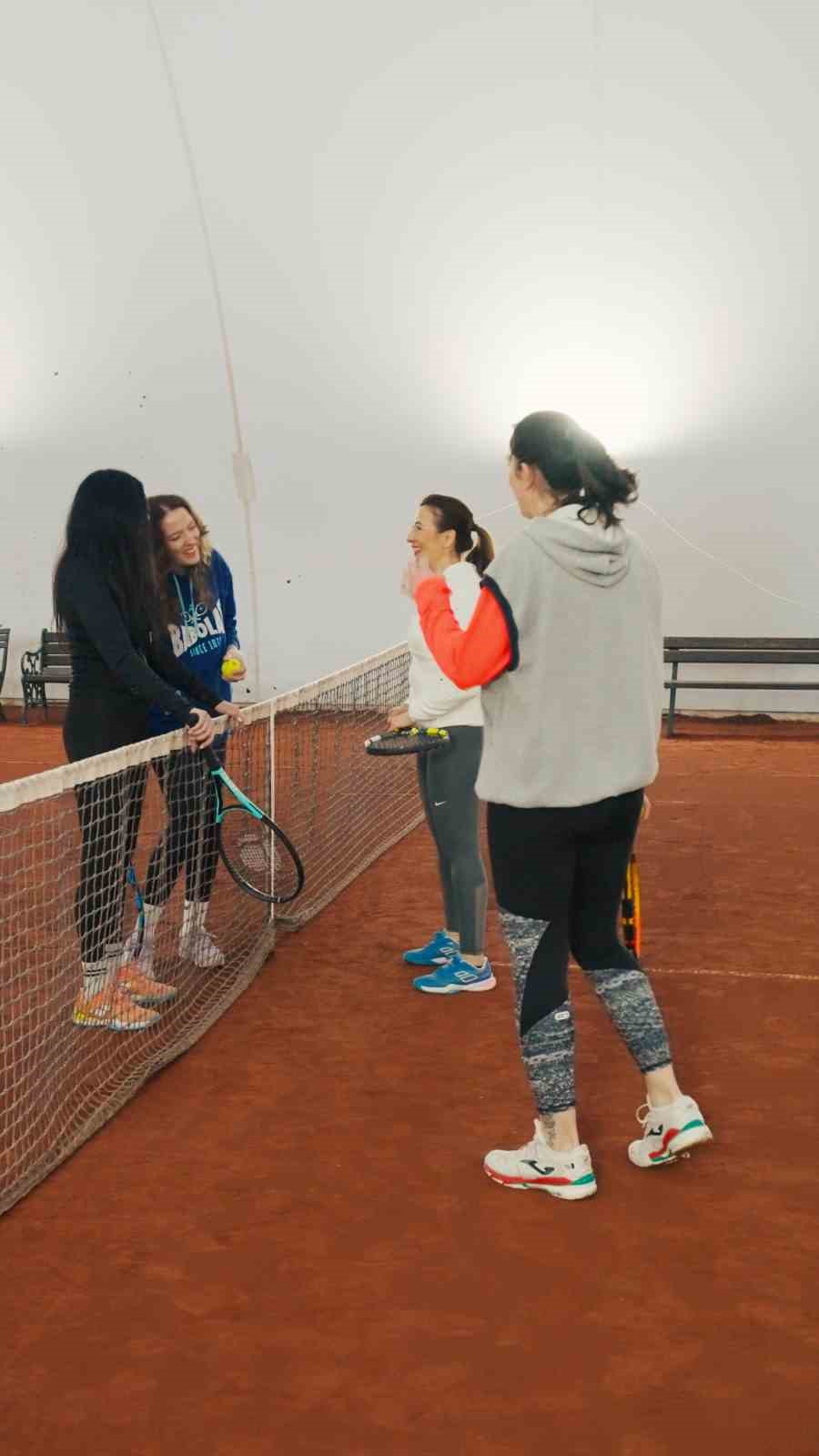 Espark Kadınlar Tenis Turnuvası’nda kıyasıya rekabet devam ediyor