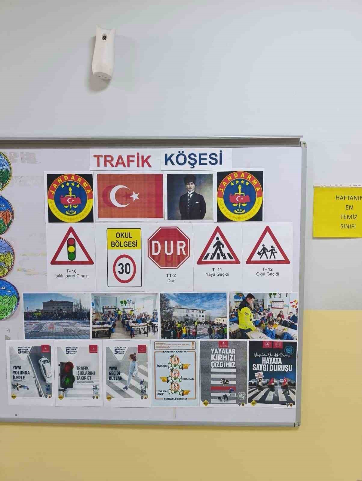 Akyaka’da ilkokula trafik eğitim köşesi yapıldı