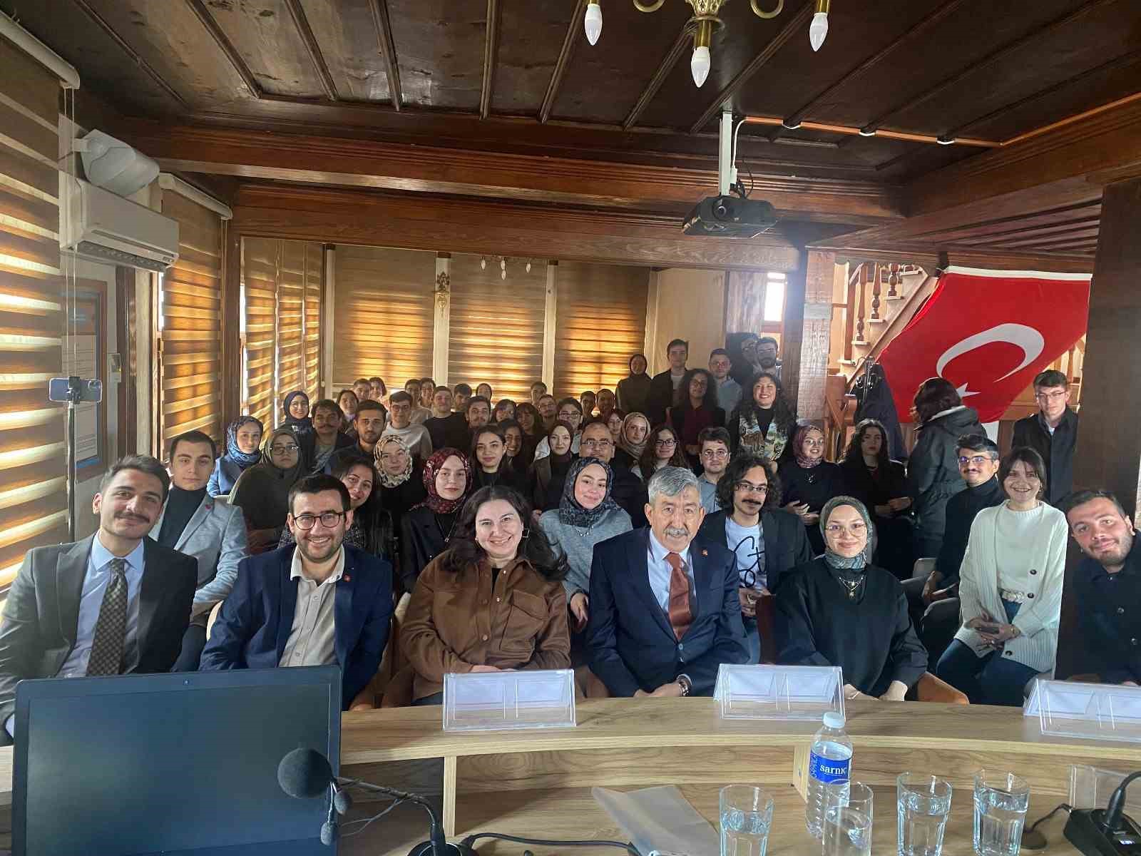 Gençler; okuyor, düşünüyor, konuşuyor, ‘Bilgi Şöleni’ tamamlandı