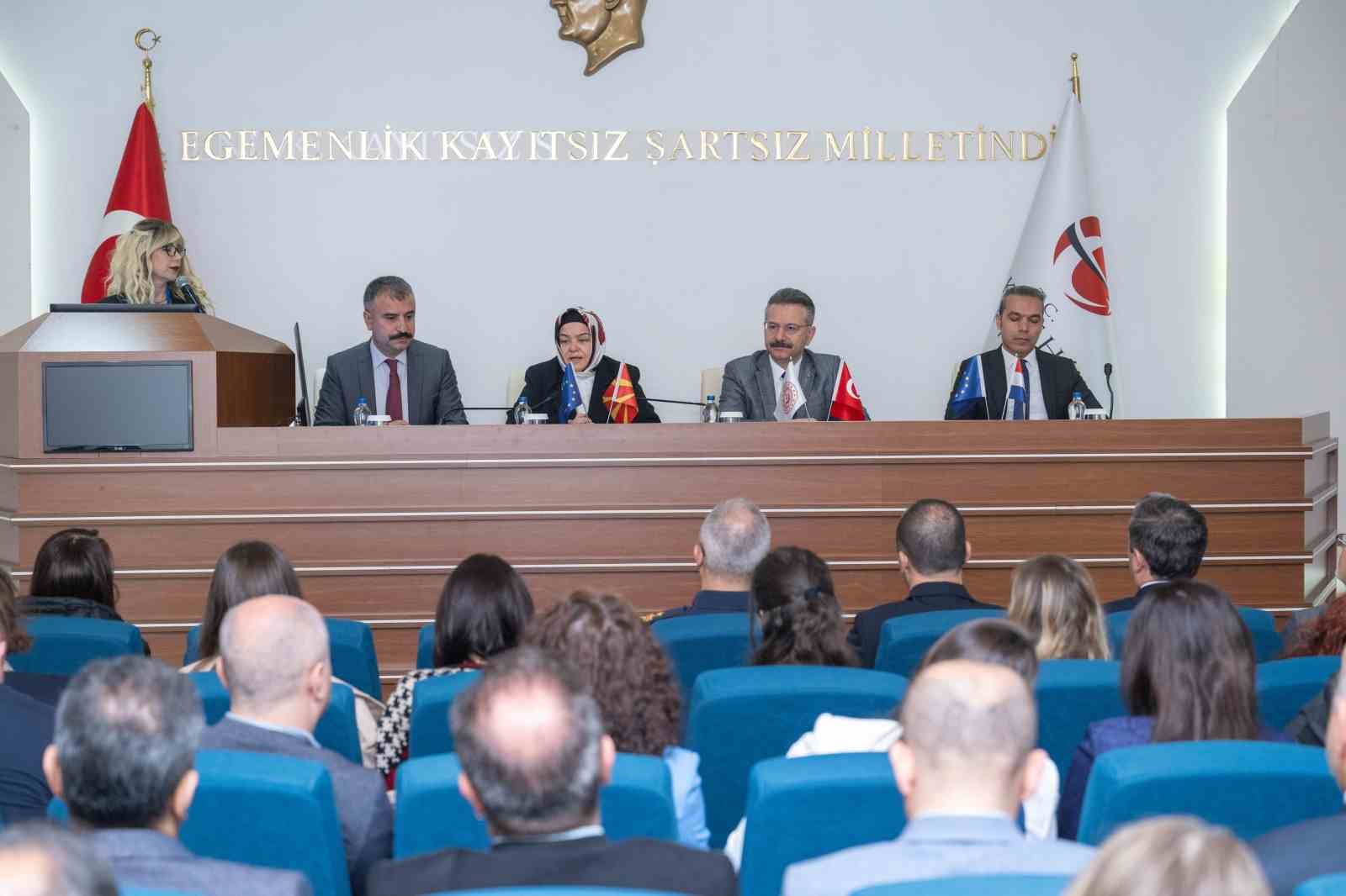 ’Kriz ve Afet Zamanlarında Bağımlılıkla Mücadelede Kamu-STK İş Birliği’ toplantısı yapıldı
