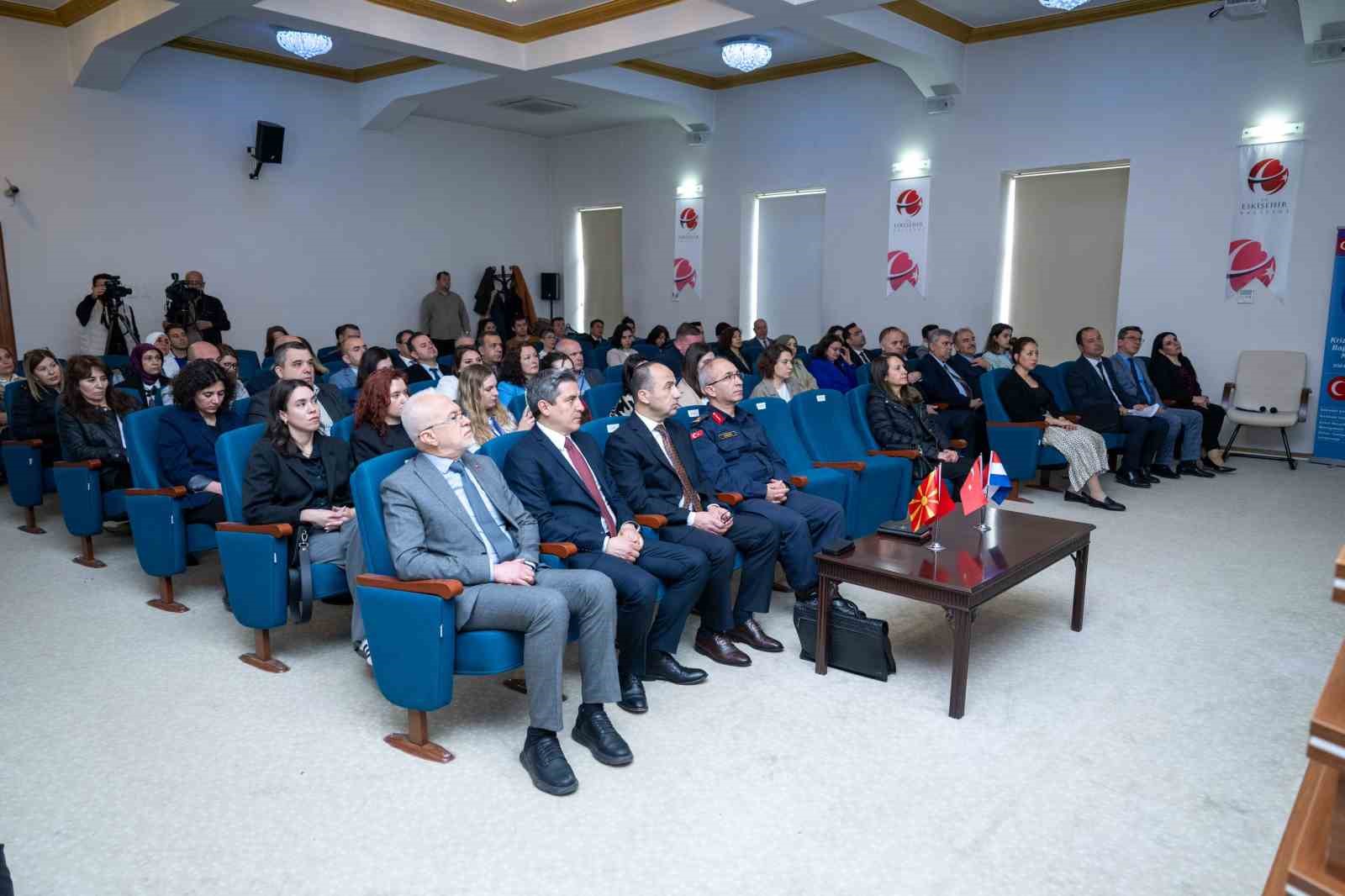 ’Kriz ve Afet Zamanlarında Bağımlılıkla Mücadelede Kamu-STK İş Birliği’ toplantısı yapıldı