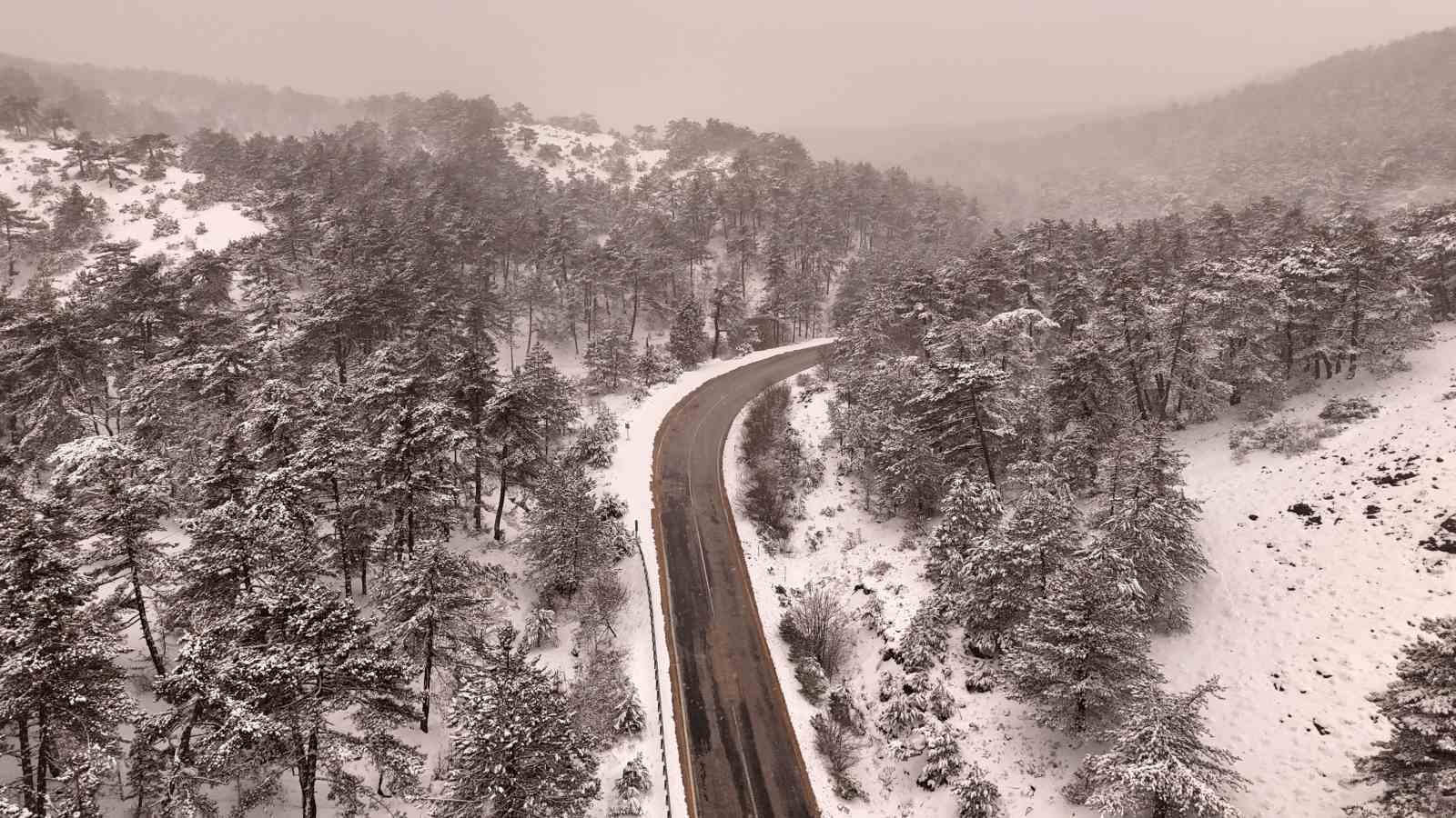 Eskişehir – Sarıcakaya yolu beyaza büründü