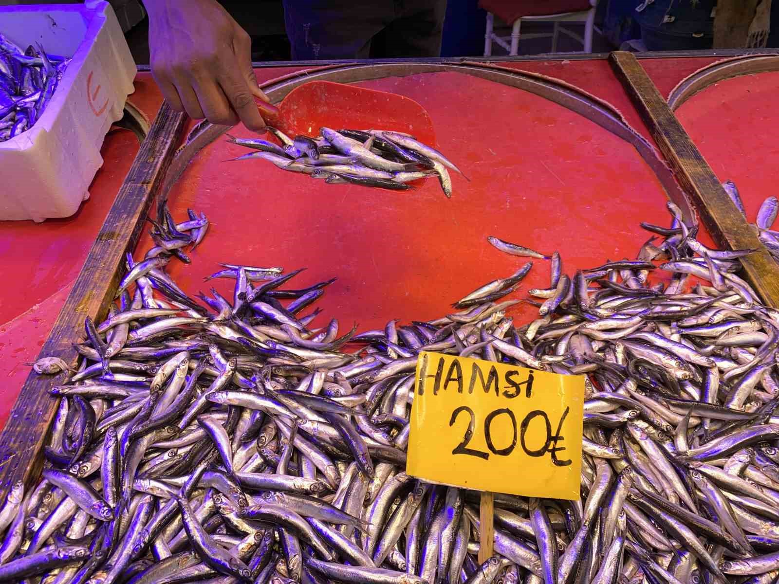 Balık sezonunun son gününde satışlar yoğunlaştı