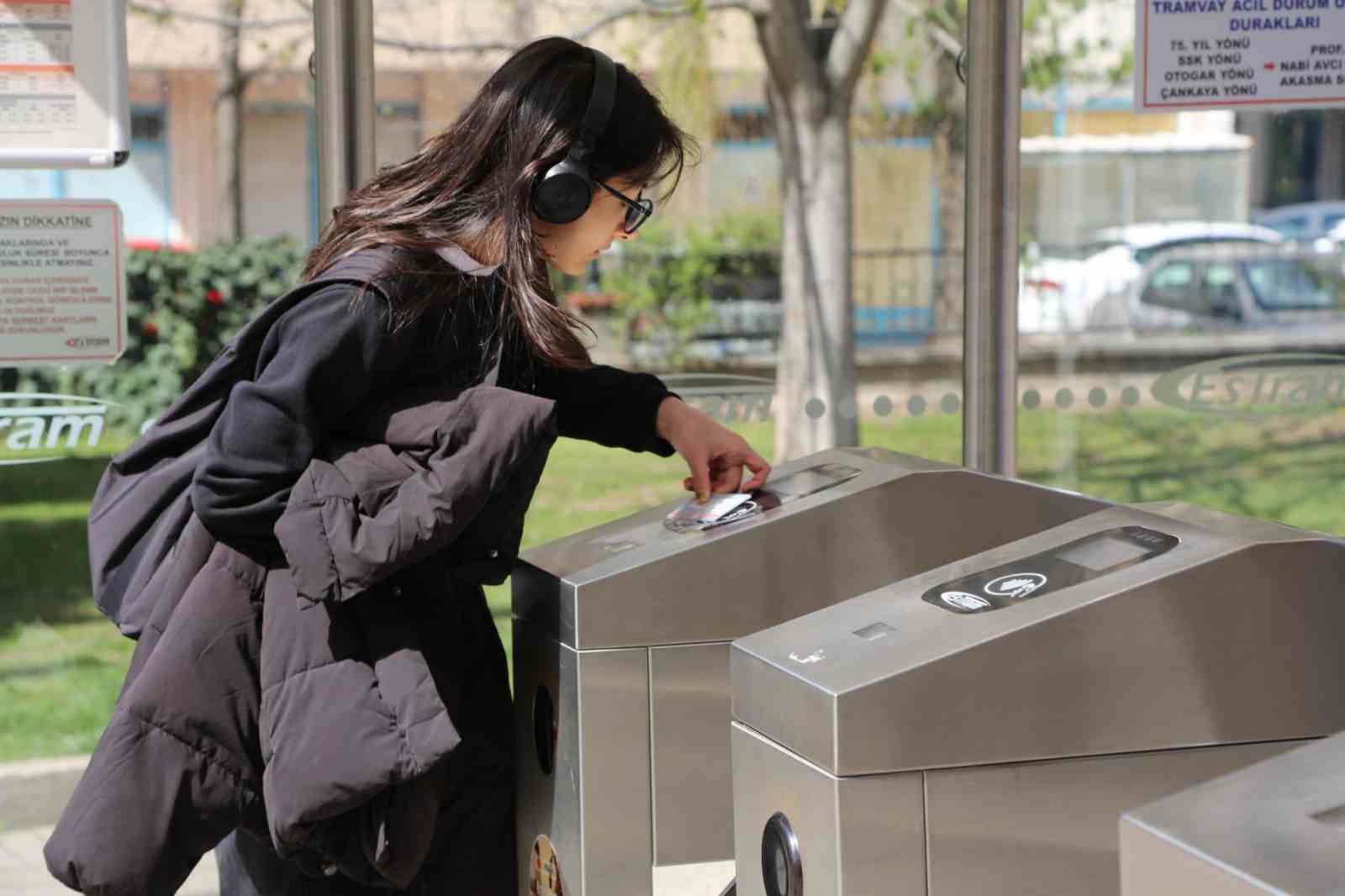 Türkiye’nin en uzun öğrenci abonman kartı Eskişehir’de