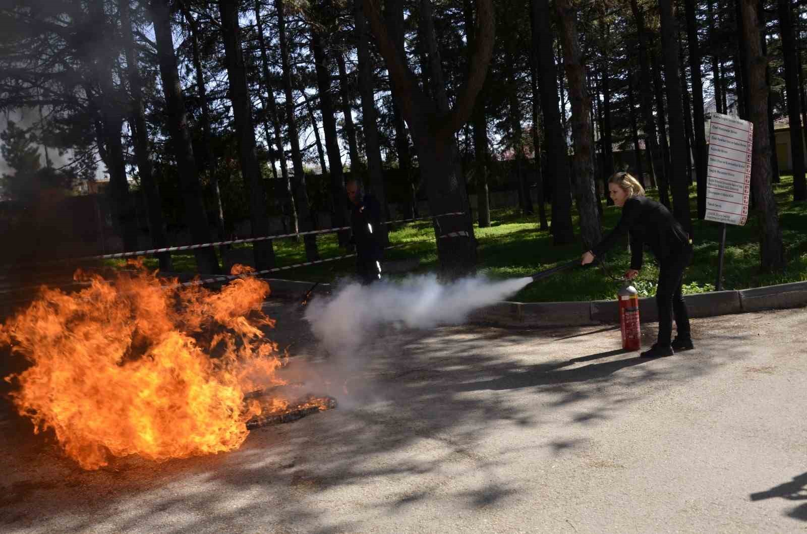 Eskişehir İl Sağlık Müdürlüğü personeline yangın eğitimi verildi