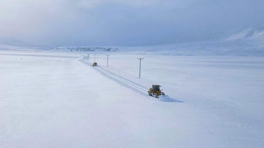 Bir kentte hayat durdu! 124 yerleşim yerinin yolu kapandı