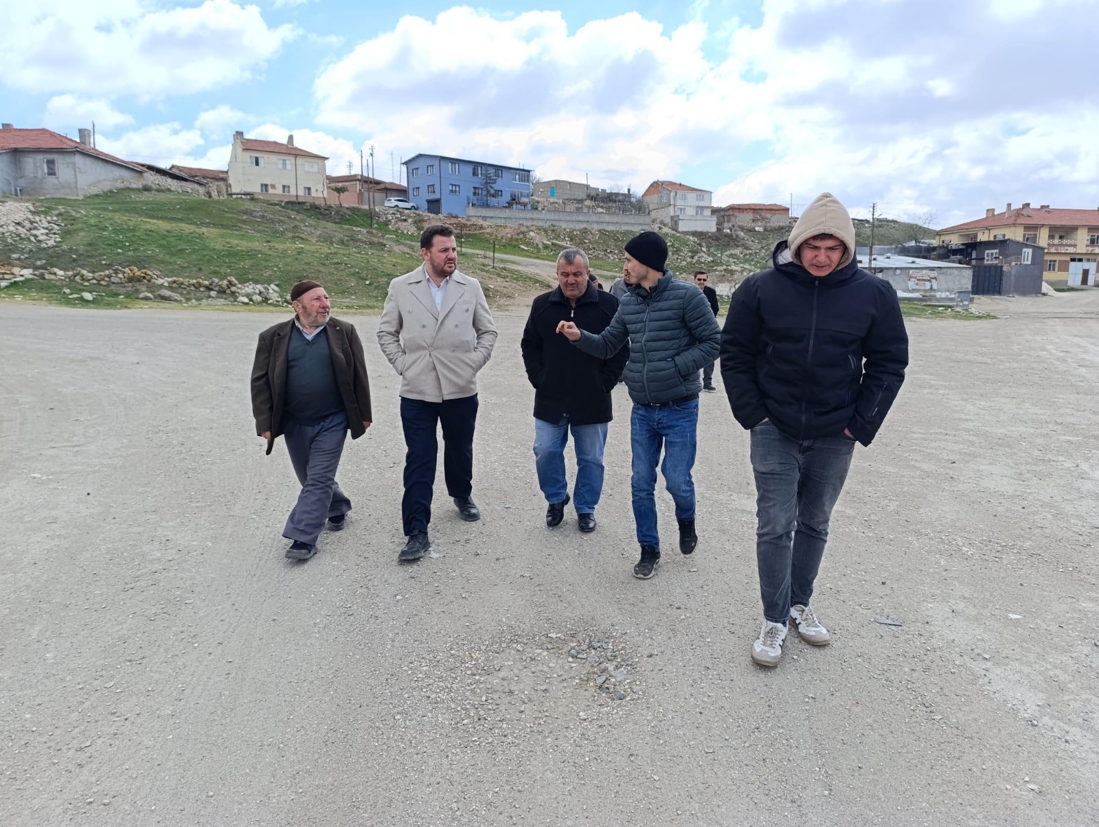 AK Parti Odunpazarı İlçe Başkanı Engin Vural, Sultandere Mahallesi’ne Yıllardır Gelmeyen Hizmetin Hesabını Sordu!