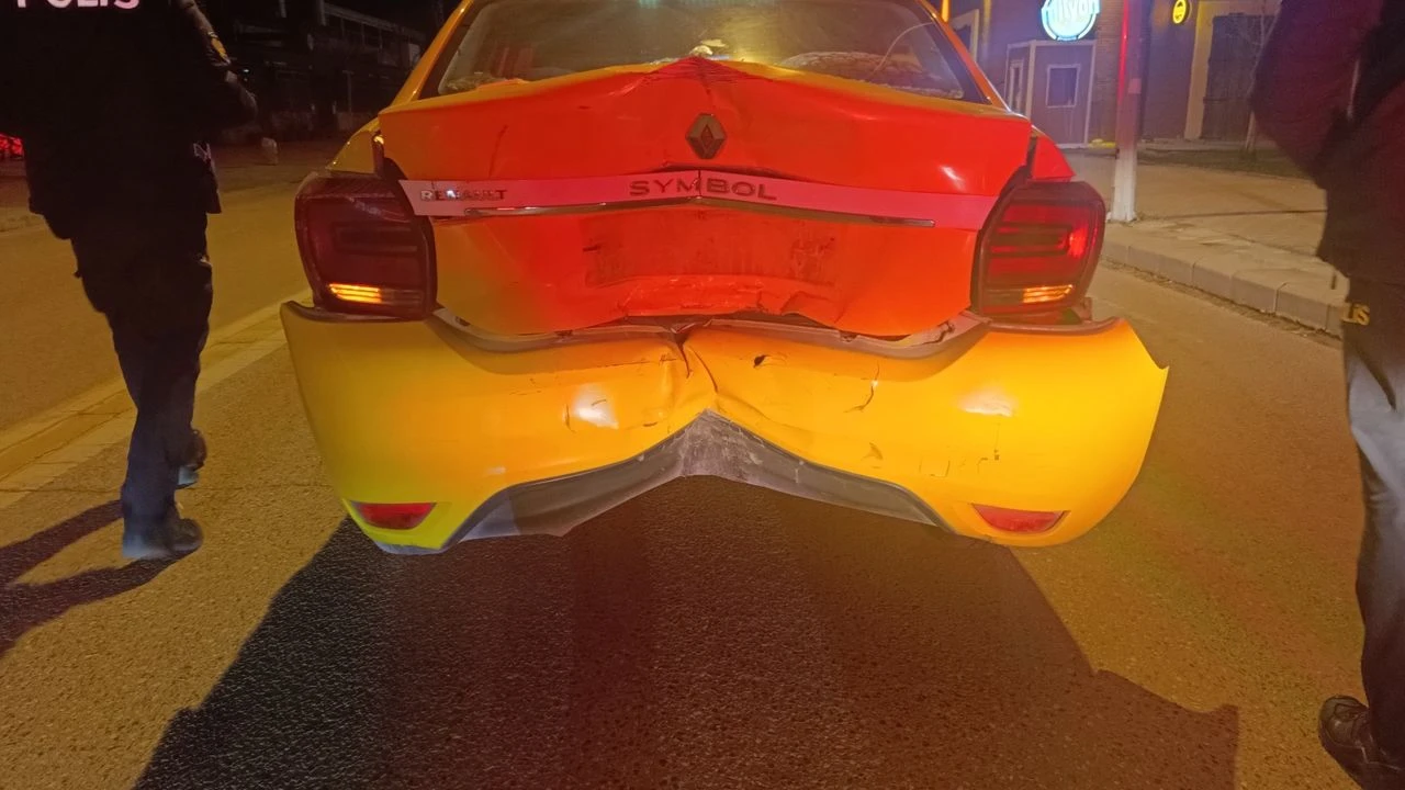 Eskişehir’de Alkollü Sürüş Faciası: Motosiklet Taksiyle Çarpıştı!