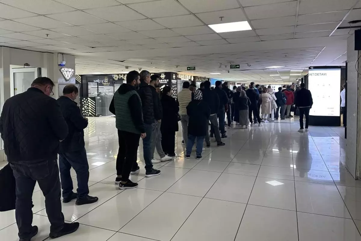 Altın fiyatları düştü, vatandaş soluğu kuyumcularda aldı