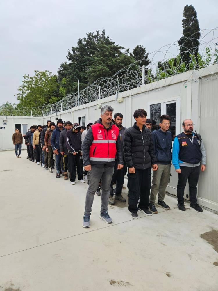 Sakarya'da tır dolusu düzensiz göçmen yakalandı: Sürücü tutuklandı