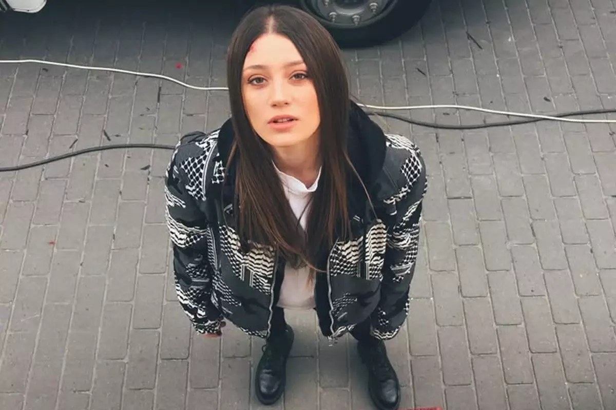 Gizem Karaca’yı annelik heyecanı sardı! Son halini paylaştı