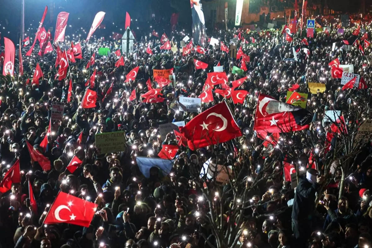 İBB protestoları sonrası tutuklanan 102 genç tahliye edildi