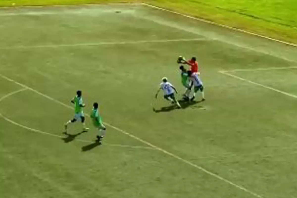 Kaleciyle çarpışan genç futbolcu hayatını kaybetti