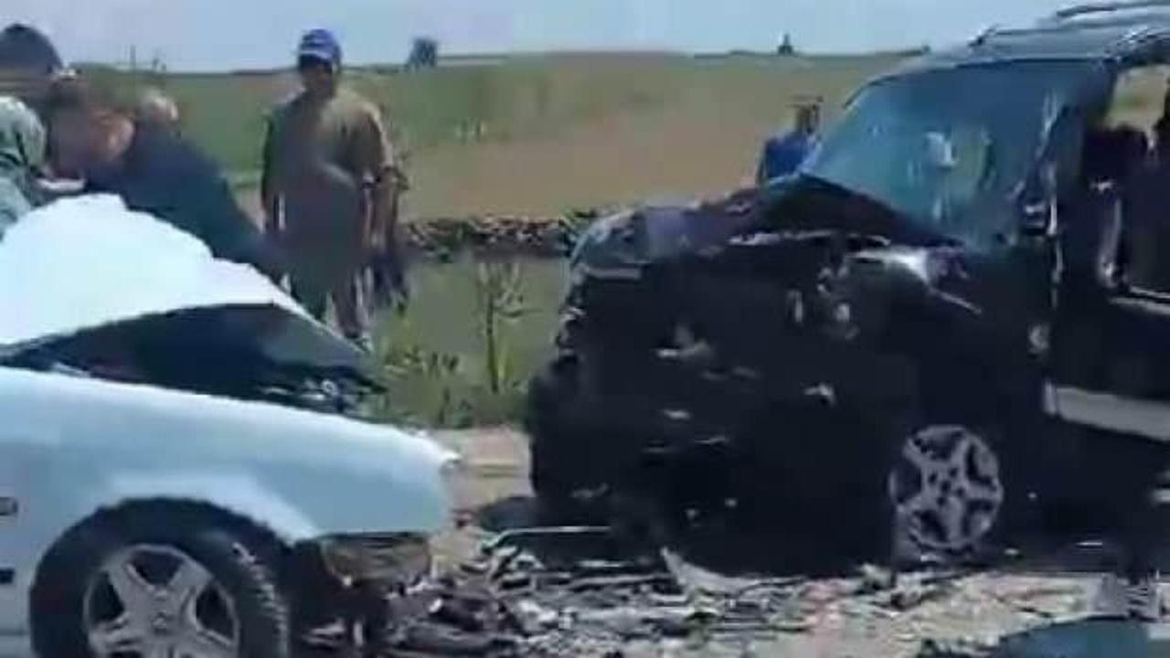 Kavşakta 2 otomobil çarpıştı: 1 ölü, 1 yaralı