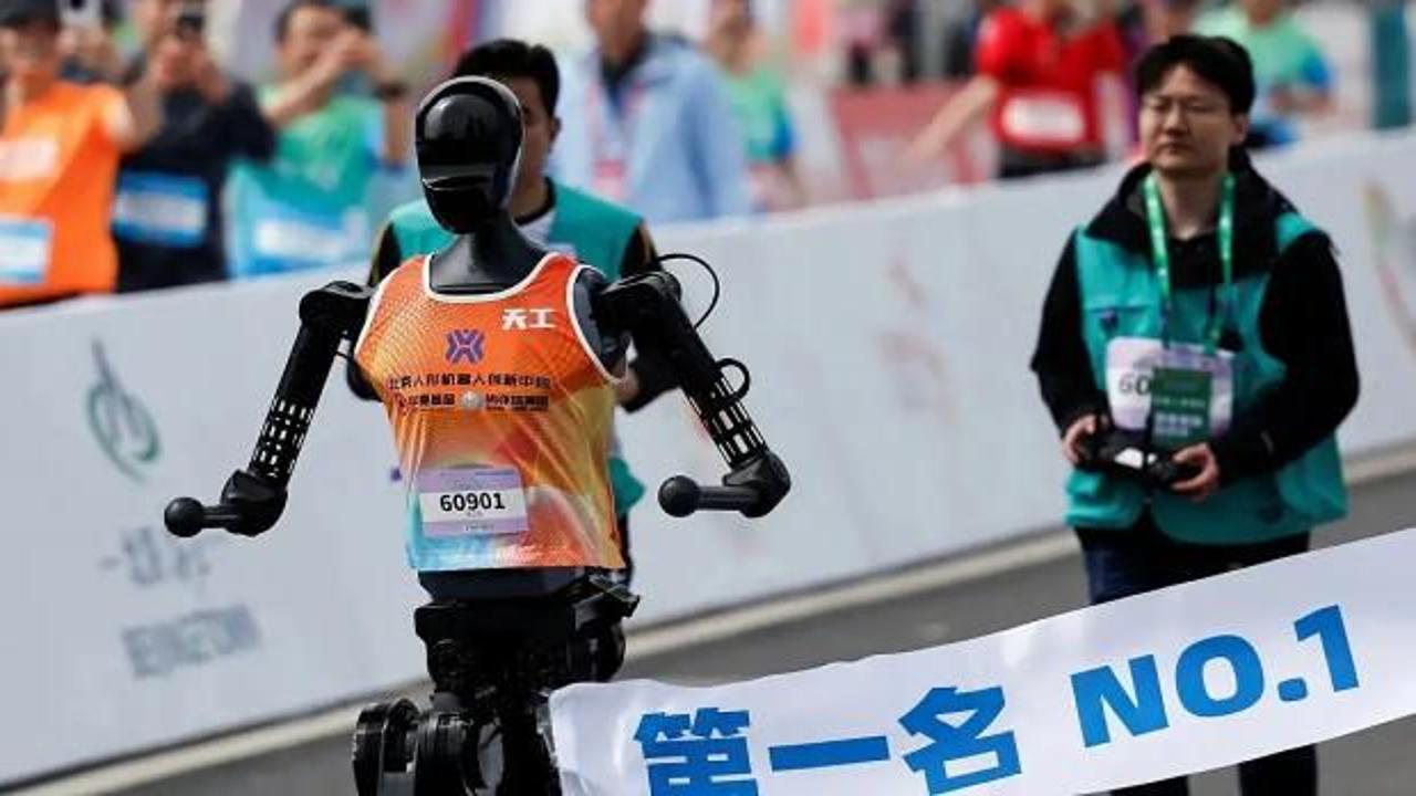 Korkulan oldu: Çin’de insan-robot yarışını robot açık ara farkla kazandı