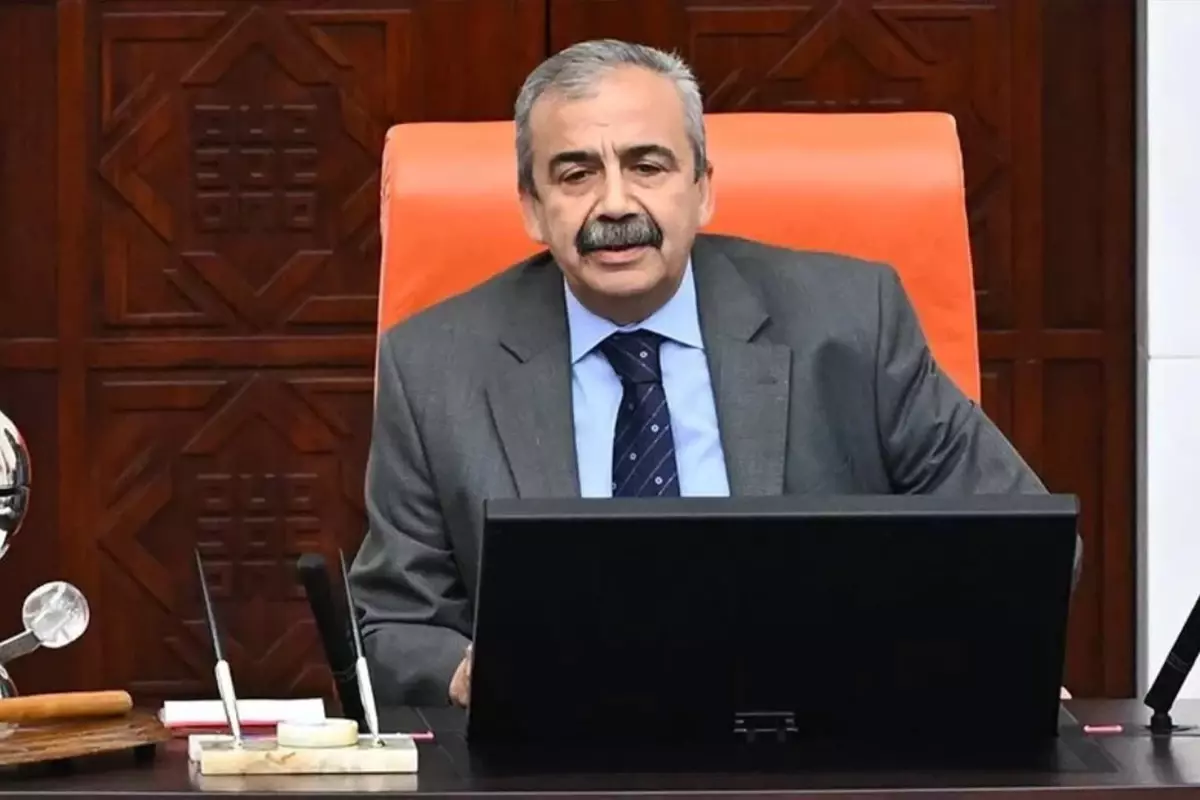 Siyasetçilerden Sırrı Süreyya Önder için geçmiş olsun mesajları