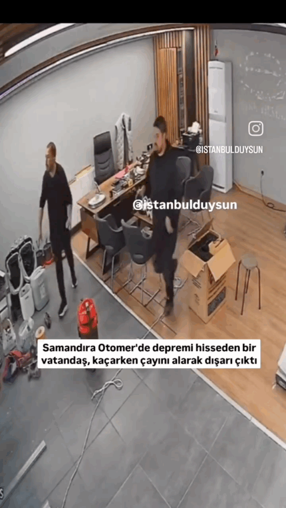 Korku Yerine Gülümseme: Depremde Çayı Elden Bırakmayan Adam!