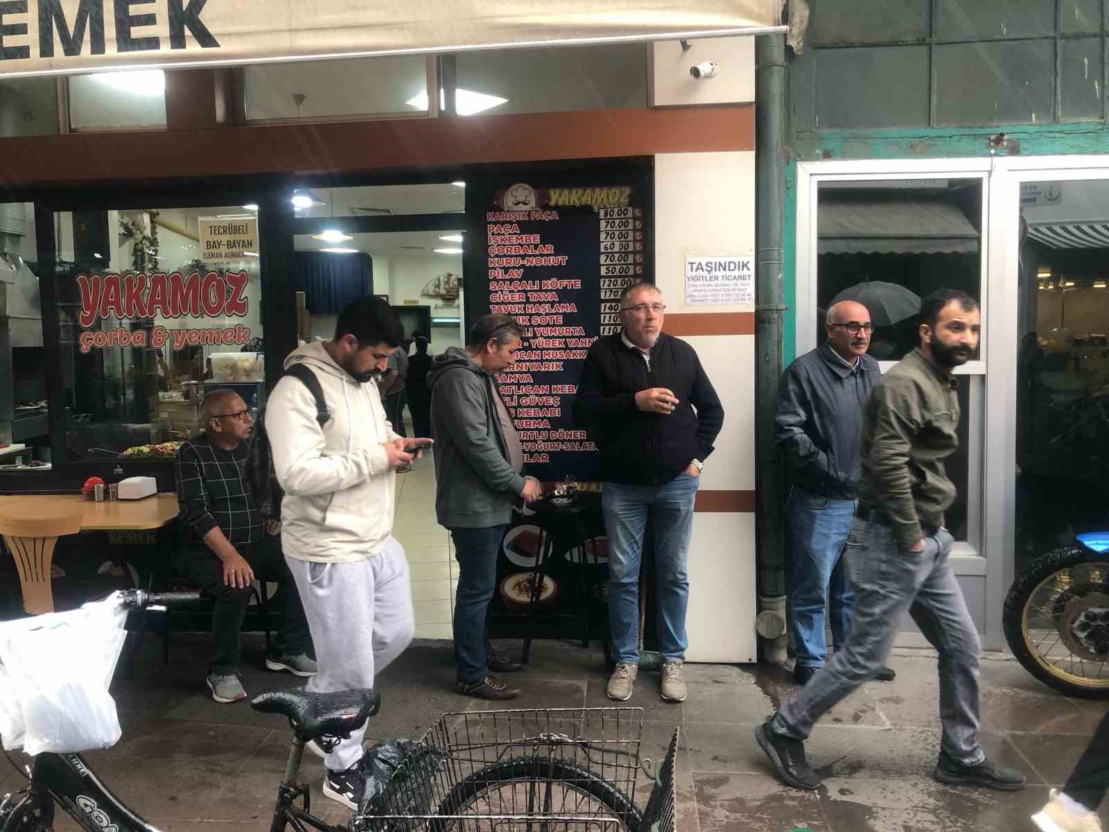 Eskişehir’de yağmur vatandaşlara zor anlar yaşattı