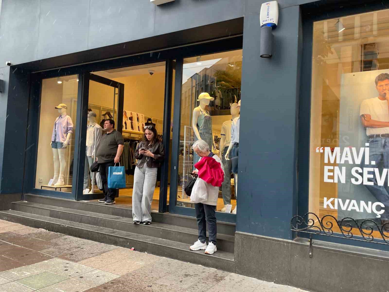 Eskişehir’de yağmur vatandaşlara zor anlar yaşattı