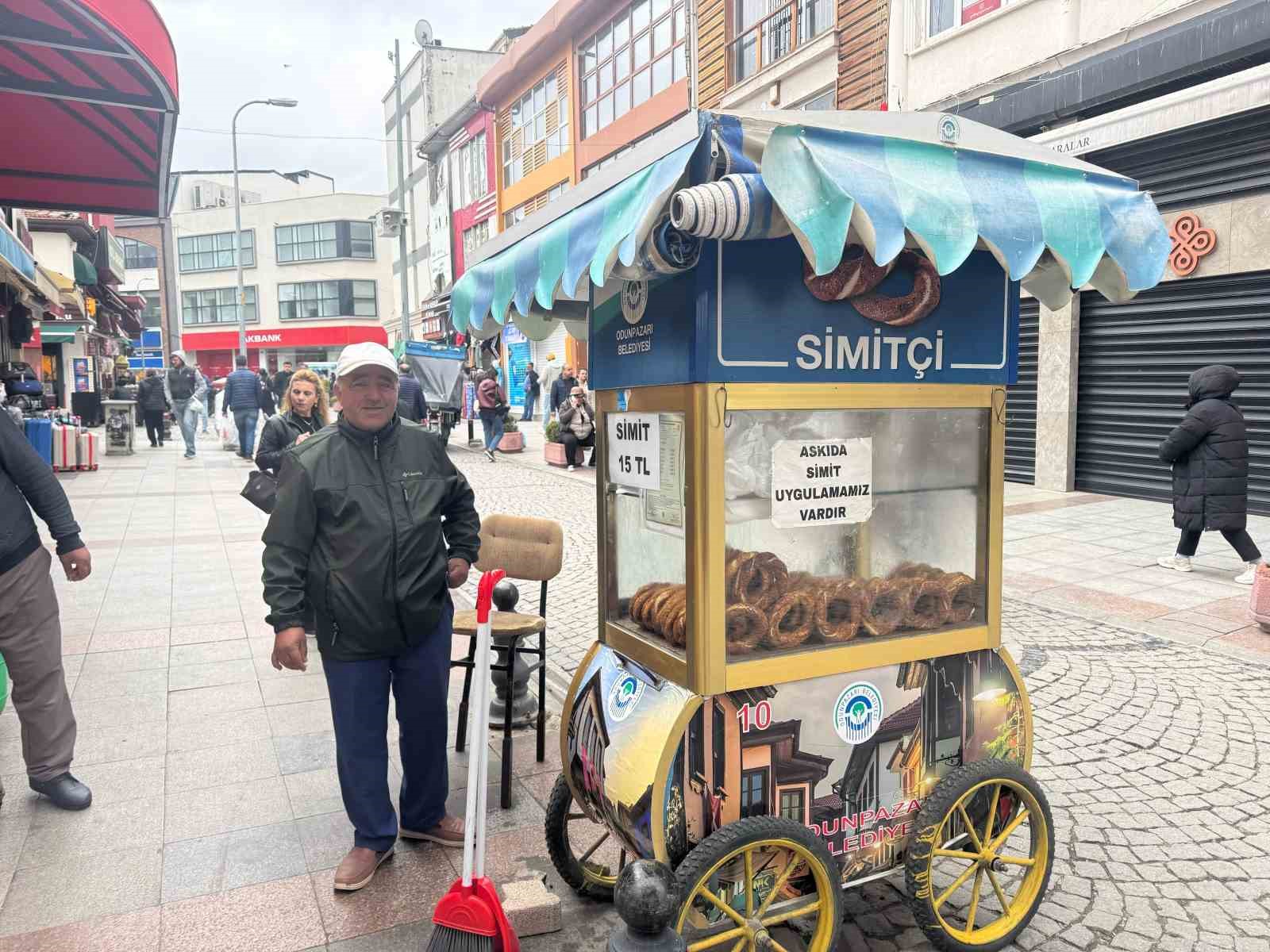 Dengesiz hava şartları seyyar esnafı zor durumda bıraktı