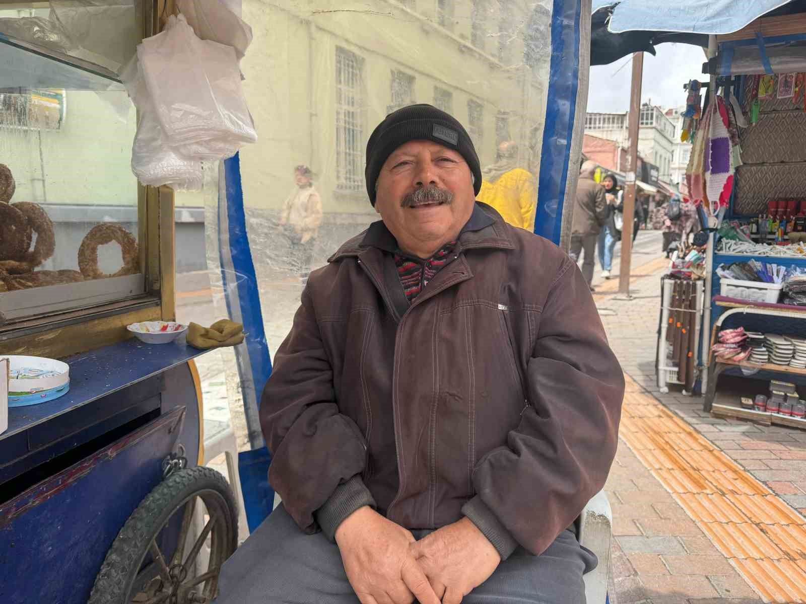 Dengesiz hava şartları seyyar esnafı zor durumda bıraktı