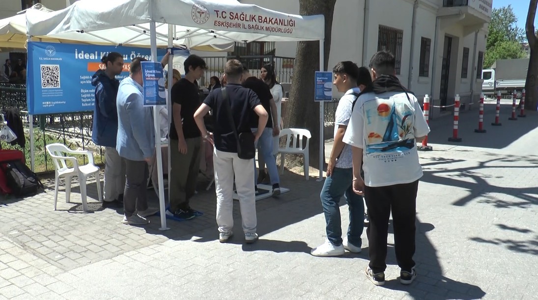 (ÖZEL) ’İdeal Kilonu Öğren, Sağlıklı Yaşa’ uygulamasında vatandaşla sağlık personeli arasında ilginç diyaloglar