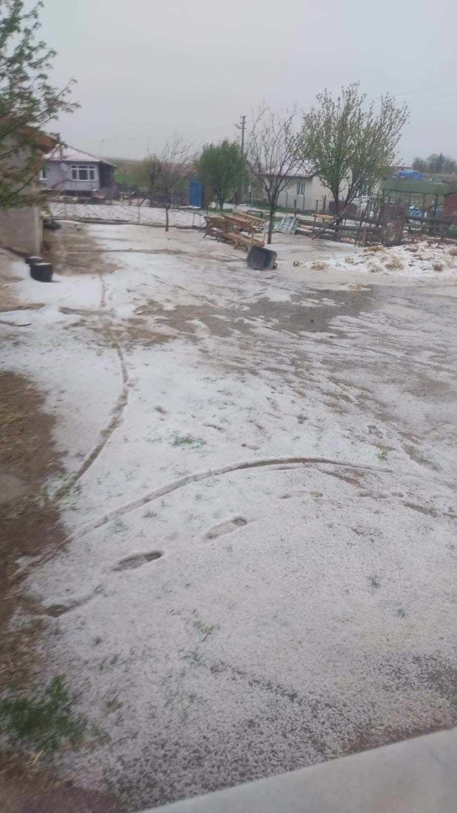 Seyitgazi 20 dakikada beyaza büründü