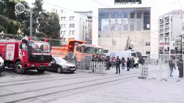 Taksim'e çıkan yollar kapatıldı, turistler araç bulamadı