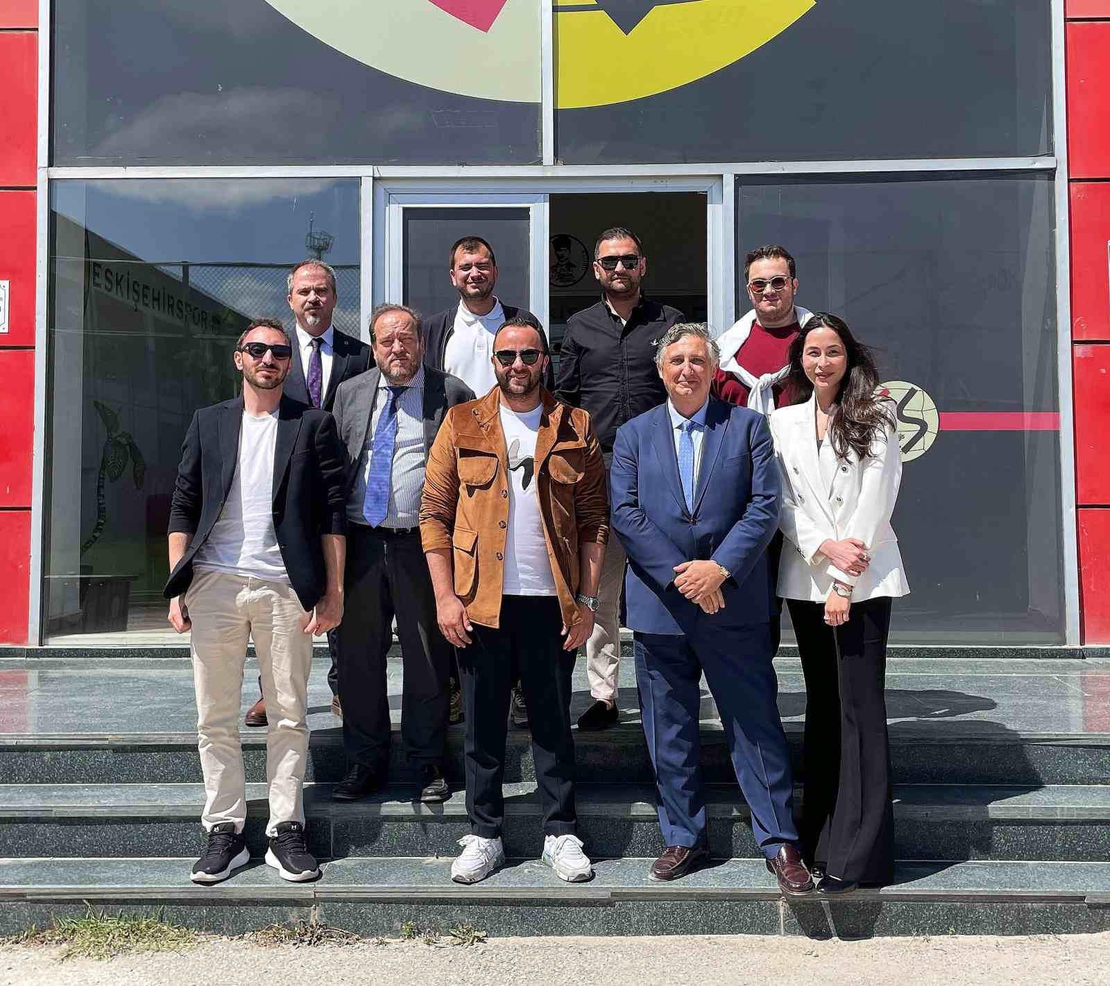 Real Madrid Vakfı’ndan Eskişehirspor’a ziyaret