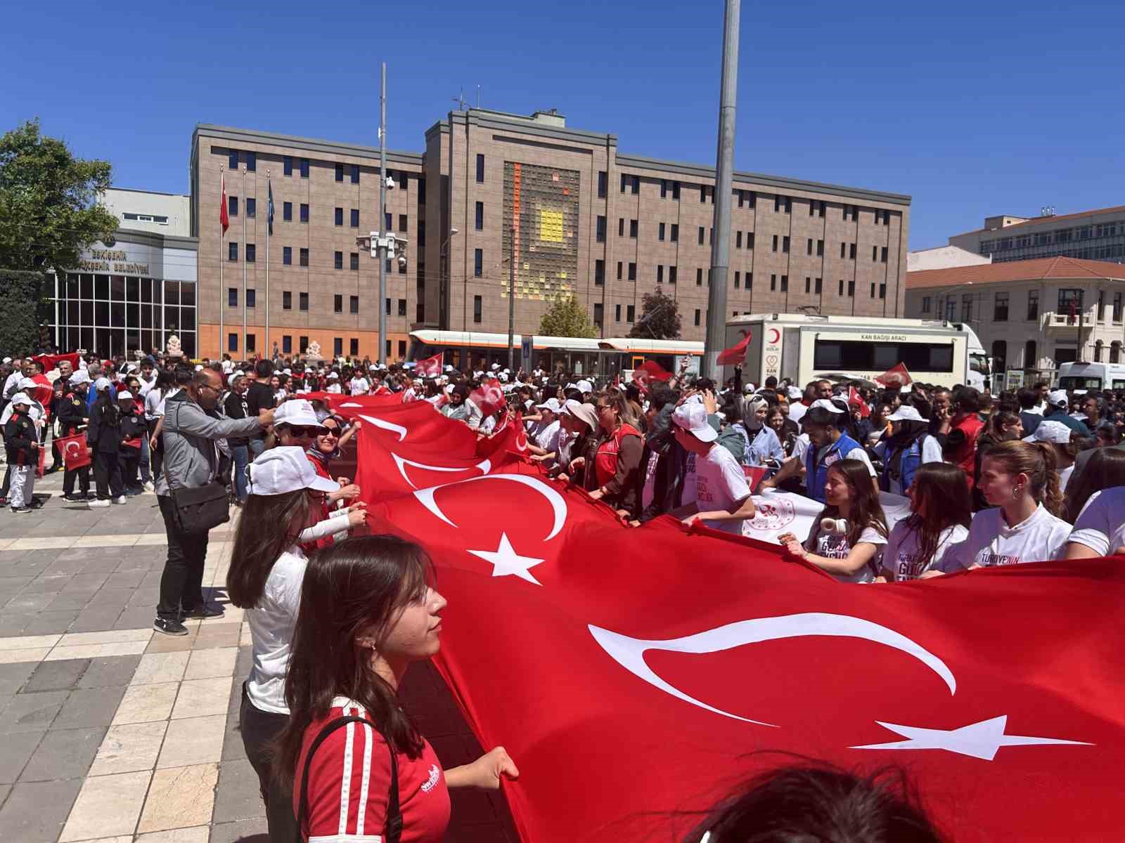 Gençlik Haftası kutlamaları Vilayet Meydanı’nda başladı