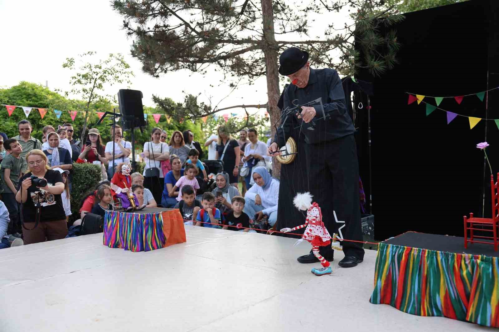Uluslararası Eskişehir Çocuk, Gençlik ve Kukla Tiyatroları Festivali’nde görkemli açılış