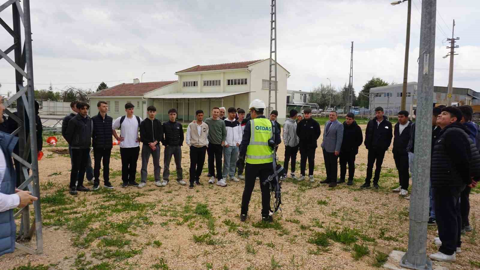 OEDAŞ, çalışanlara ve öğrencilere verdiği İSG eğitimleriyle afet hazırlıklarını güçlendiriyor