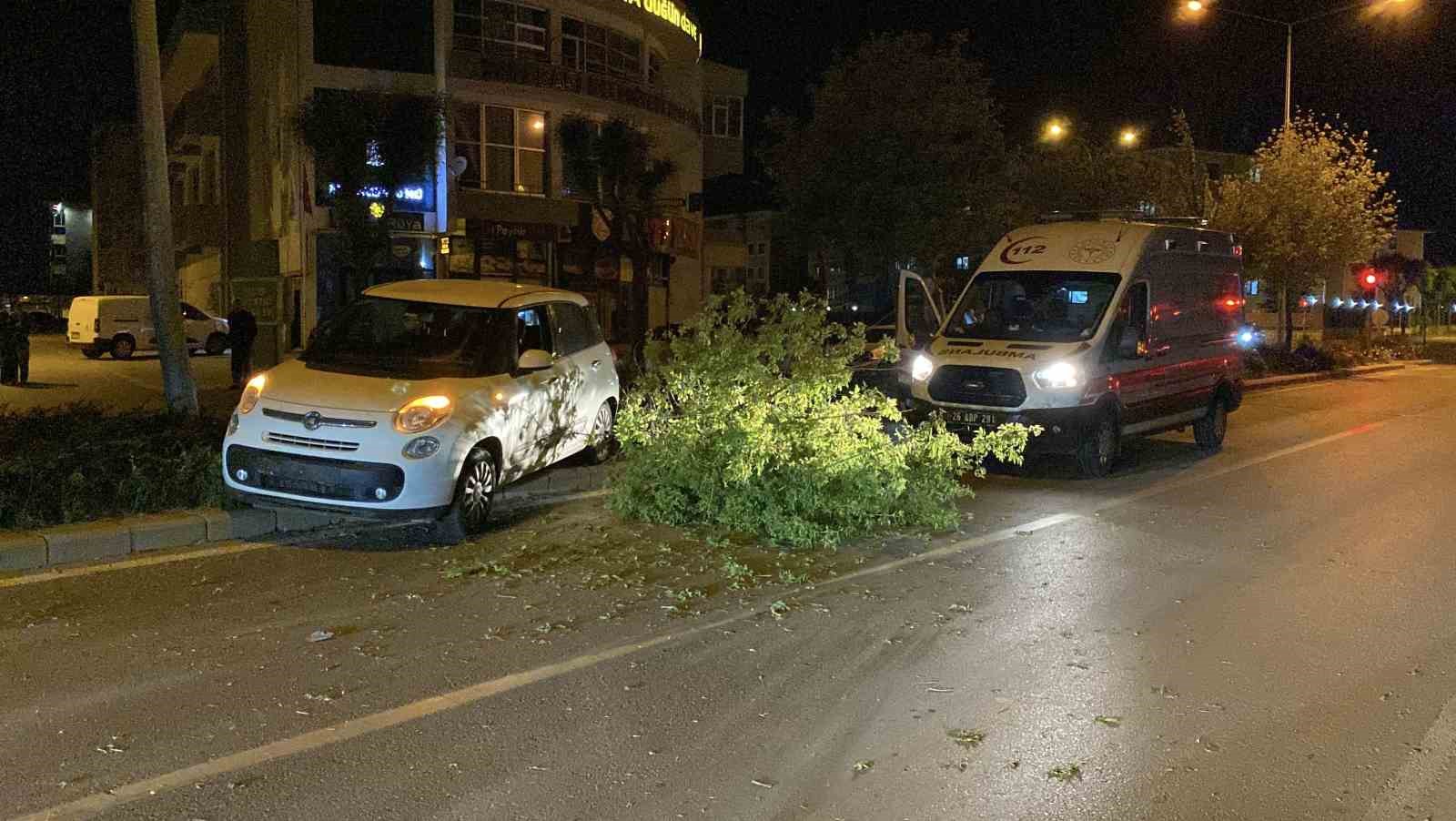 Otomobille refüje dalan sürücü kaza sonrası aracı ve yaralıları bırakıp kaçtı