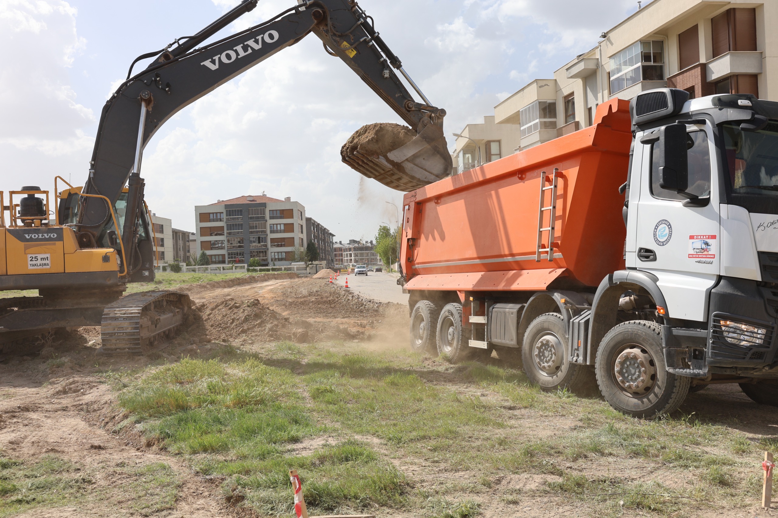 Eskişehir’de Ulaşım Rahatlıyor: Mahalle Yolları Yenileniyor!