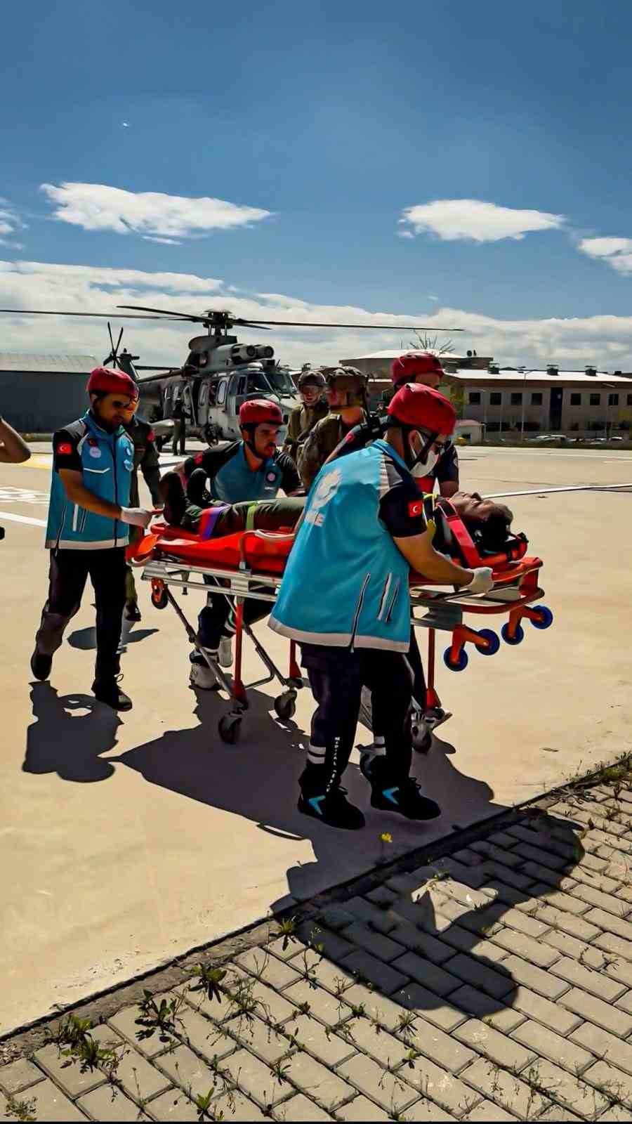Hastanede nefes kesen helikopterli tatbikat gerçeği aratmadı