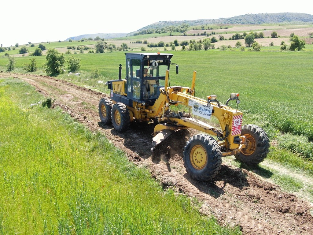 Eskişehir’in İnönü ilçesinde tarla yolları sezona hazırlanıyor
